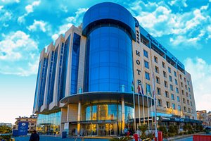 Ayass Hotel in Amman, image may contain: Office Building, Shopping Mall, Convention Center, City