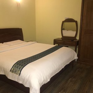 Stayed in at Ho Motel due to car problems. I’m not expecting Ho Motel give 6 stars service and spiking Chinese. Explains all town area, good food and help to get good service car mechanics. The staff shall rewording by his Boss for his kindness and humble sacrifices to make us solving our problems with fast without extra fee. Will always remembers you Dexter. Thank you so much.