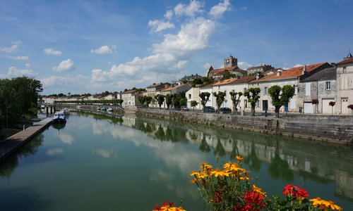 Saint Savinien sur Charente : Une jolie petite bourgade qui mérite un détour ...