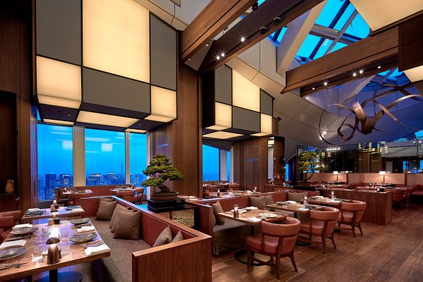 Main dining with a panoramic view of Tokyo Tower and Tokyo - Fishbank Tokyo  Shiodome