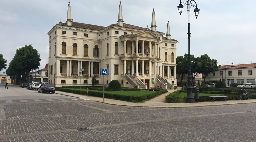 La facciata