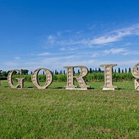 Alle porte di Cormons troverete la Tenuta di Angoris con la sua storia e i suoi vigneti.