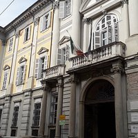Il portone imponente