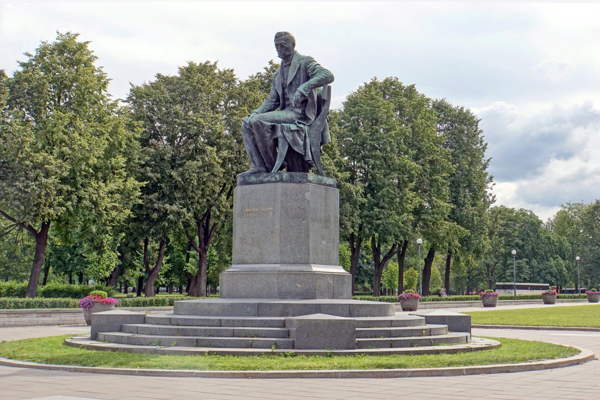 Памятник А.С. Грибоедову, Санкт-Петербург: лучшие советы перед посещением -  Tripadvisor