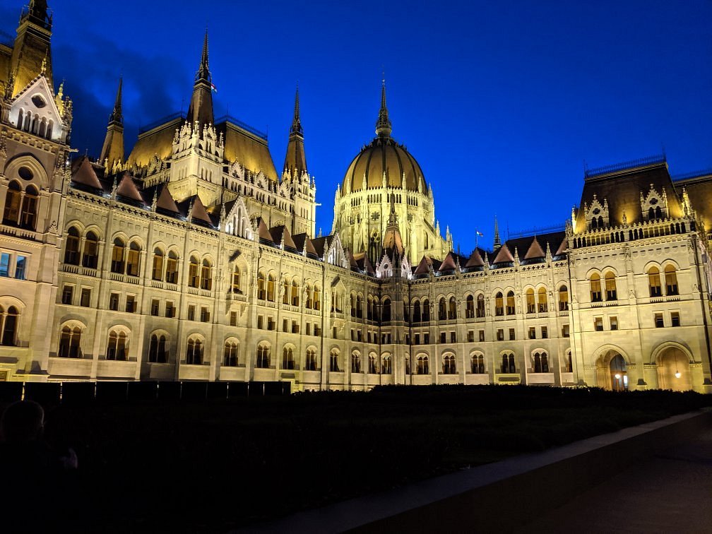Здание венгерского парламента будапешт