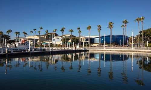 Aquarium from the harbor. Photo ® 2019 Tom Bonner.
