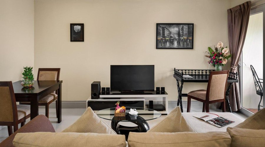 King Suite (Living Room)