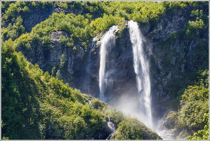 Организуем походы к одному из самых больших водопадов в Европе. Водопаду Поликаря.