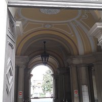 L'entrata sontuosa