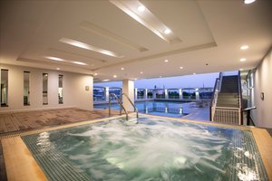 Pool & Beach