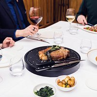 Enjoy fine Italian dining at our award-winning Roberto's Restaurant at Hilton Amsterdam. The à la carte menu is inspired by original recipes from the book 'Pure Italian Cuisine' by Robert Payer, who created a modern signature by basing dishes on the seasons.