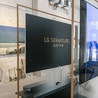 15-18 мая Lera Litvinova Gallery провела арт-проект "En plein air à Rybalsky" в жилом районе RYBALSKY с участием 13 художников, который включал в себя пленэр для художников, мастер-классы, создание перформанса и медиа-арта, лекцию-исследование по истории искусства.
Уникальные хроники проекта, процесс создания перформанса и медиа-арт будет транслироваться с помощью OLED телевизоров LG в течение выставки с 1 по 29 июня.