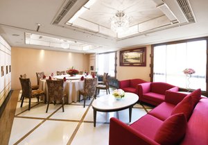 用餐 