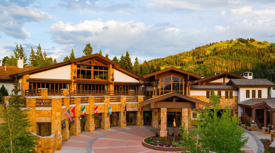 Summer time, arrival lobby