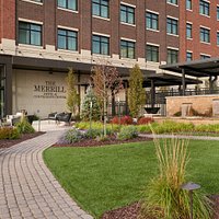 Grab a cocktail and a friend to enjoy beautiful views of the Mississippi River from Maxwell's restaurant or the patio.