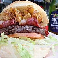 Anche un classico da puzone é differente, patate fresche con buccia il bacon artigianale di produzione daranno un tocco in più al tuo strepitoso hamburger da200 gr