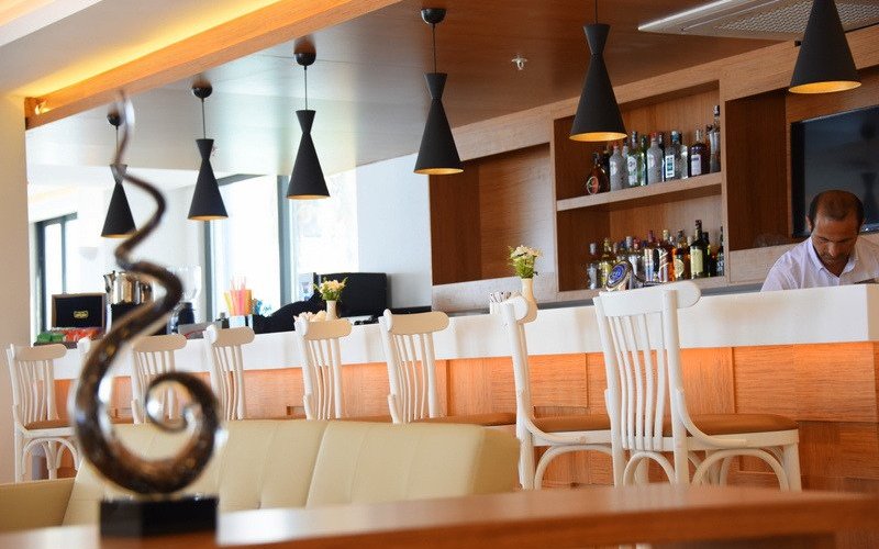 LOBBY BAR