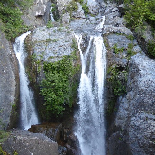 Exploring France: 13 Wild Waterfalls You Could Swim In - eDreams