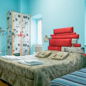 triple 1 bed room apartment with bath and shower