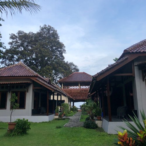 DAMAI BUNGALOWS (AU$34): 2022 Prices & Reviews (Krui, Indonesia ...