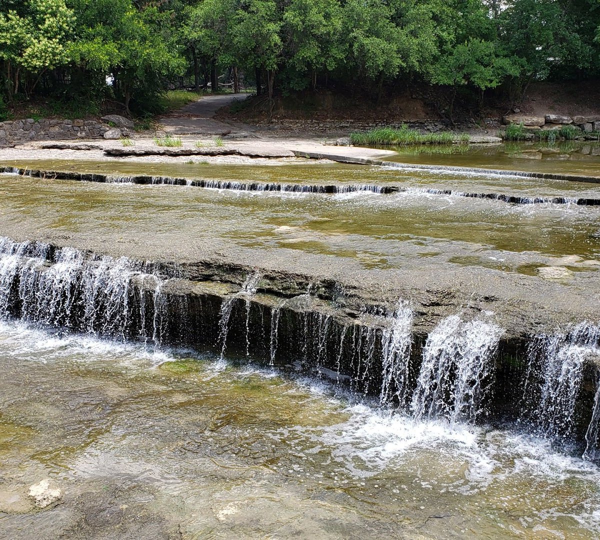 Airfield Falls Trailhead & Conservation Park (Fort Worth) Lo que se