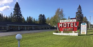 Colonial Motel in Manistique, image may contain: Hotel, Building, Motel, Tree