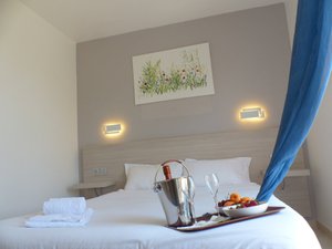 Room & Suite