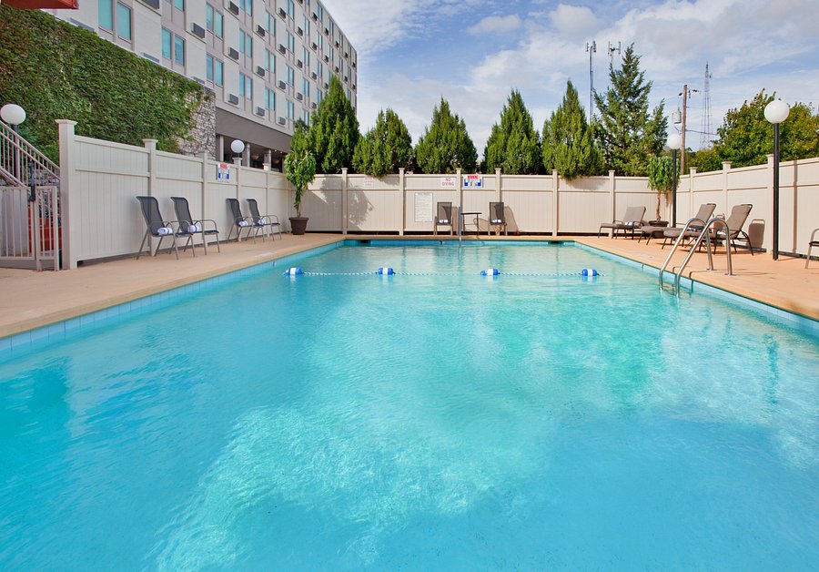 Holiday Inn Manhattan At The Campus Manhattan Ks Hotels First Class Hotels In Manhattan Gds Reservation Codes Travelage West