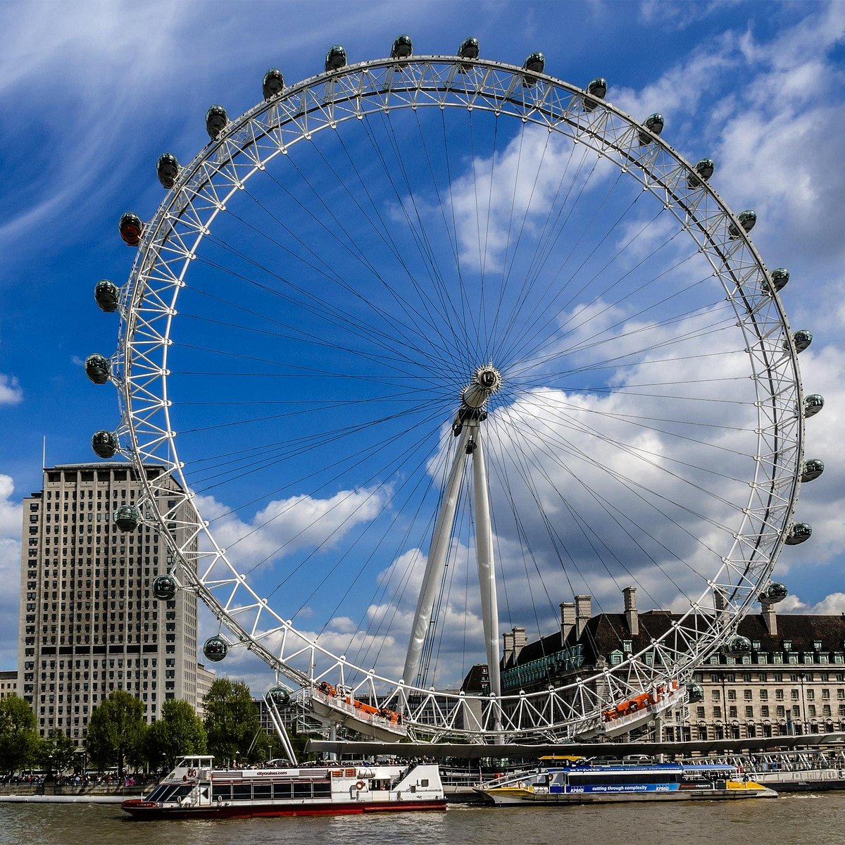 One of the london s. Лондон колесо обозрения глаз Лондона. Лондонский глаз London Eye. Колесо обозрения "Лондонский глаз" (London Eye). Великобритания колесо обозрения London Eye.
