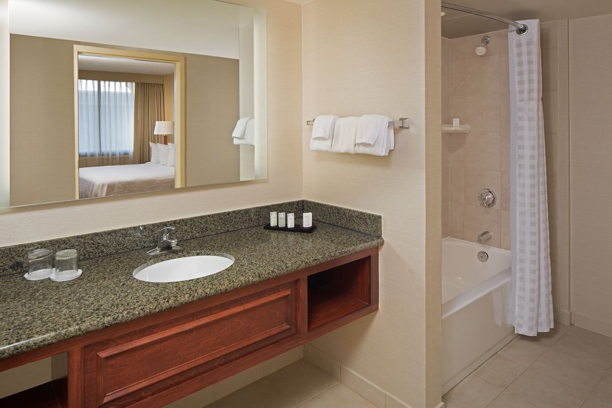 Embassy Suites By Hilton Winston Salem Rooms: Pictures & Reviews ...