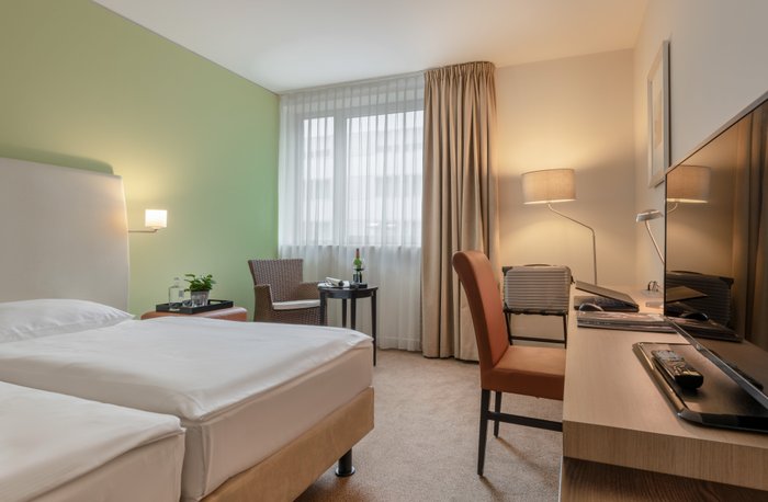 Tulip Inn Hotel Düsseldorf Arena Rooms: Pictures & Reviews - Tripadvisor