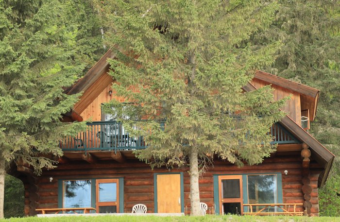 Helmcken Falls Lodge Bar or Lounge: Pictures & Reviews - Tripadvisor