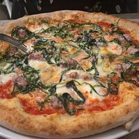 Pizza con erbette selvatiche