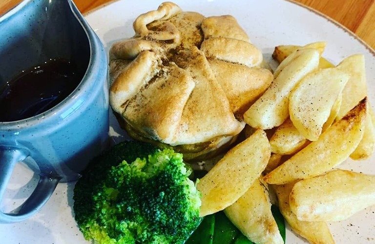 Chicken Balti pie