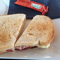 The toasted ham & cheese sandwich of Intermezzo.