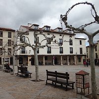 Covarrubias (Burgos). Uno de los pueblos más bonitos de España. Plaza de Doña Urraca.