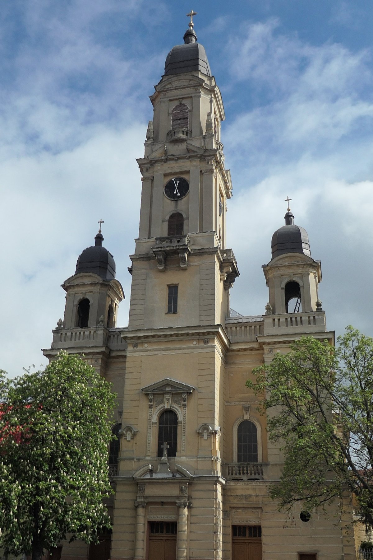 Biserica Romano Catolica Sfantul Spirit (Oradea) - All You Need to Know  BEFORE You Go
