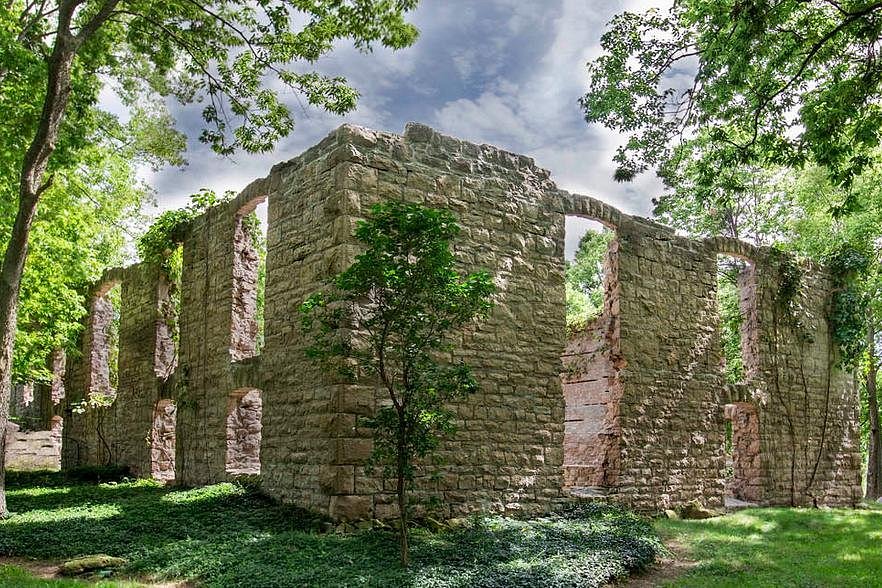 Vin Villa Ruins image
