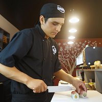 El mejor servicio y makis disponibles en en OCK Sushi Bar.
La barra libre incluye Yakimeshi + 1 gaseosa o maracuyá/chicha ilimitado + makis / makis postres ilimitados
Hoy lunes la barra libre está S/. 39 y los demás días S/. 45