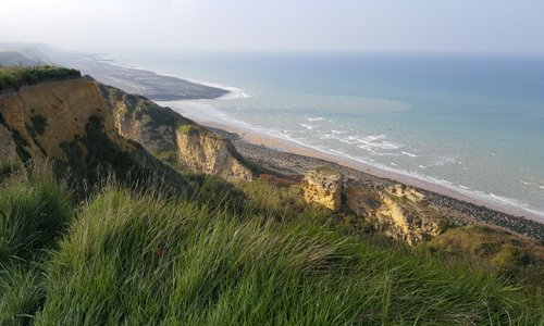 Plongez dans l'Histoire en visitant les plages du Débarquement à l'occasion de son 75ème anniversaire. Notre résidence Le Chant des Oiseaux vous accueille à quelques kilomètres seulement : https://bit.ly/2IhhUdC