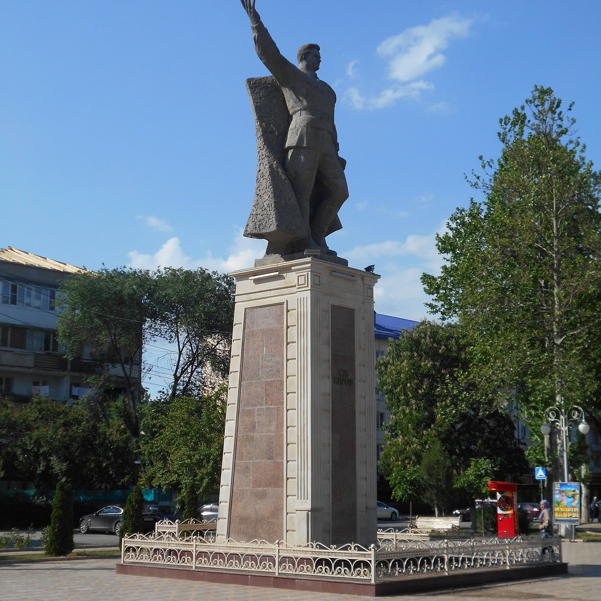 Памятник Кирова в Махачкале