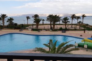 حمام السباحة والشاطئ