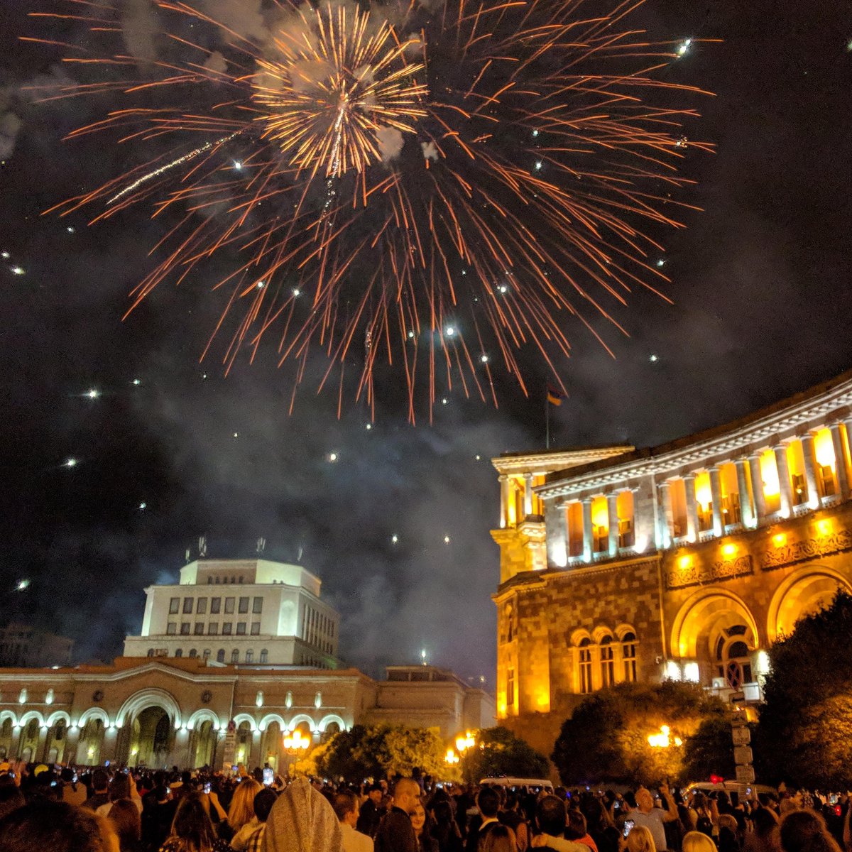 Караван ереван. СКК Ереван. Ереван туры. Ереван 3д. Roof Zone Yerevan