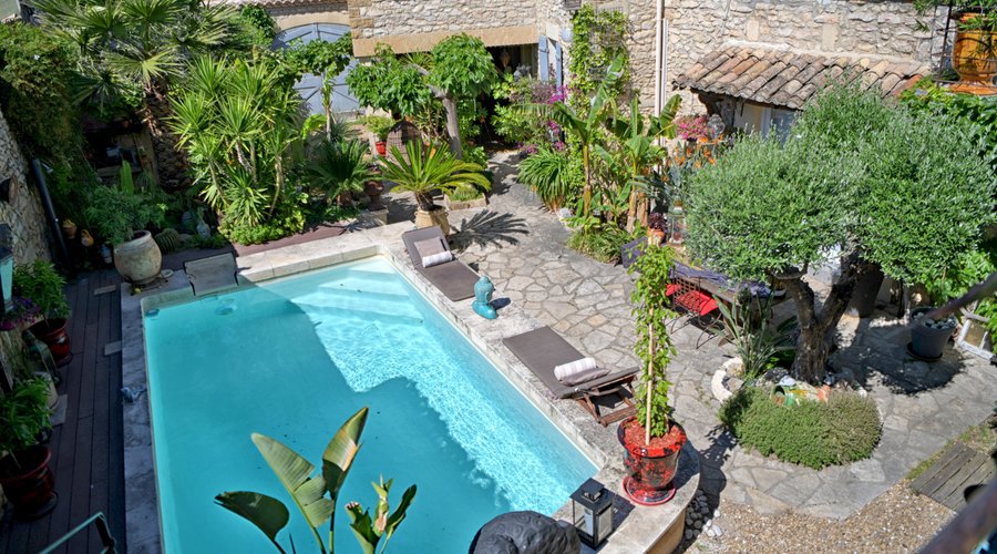 vue sur la piscine de la terasse 