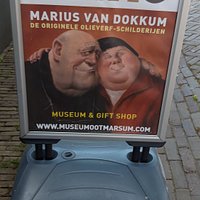 Aankondigingsbord. Beperkte openingsuren (gratis)