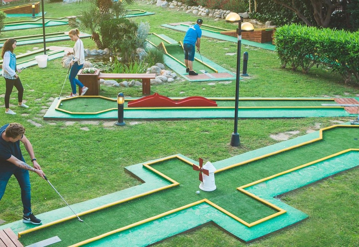 Mini Golf Magic Green (Empuriabrava) - 2022 Lohnt es sich? (Mit fotos)
