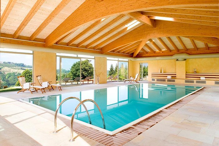 La piscina coperta riscaldata - Foto di Hotel Relais Montemarino, Borgomale  - Tripadvisor