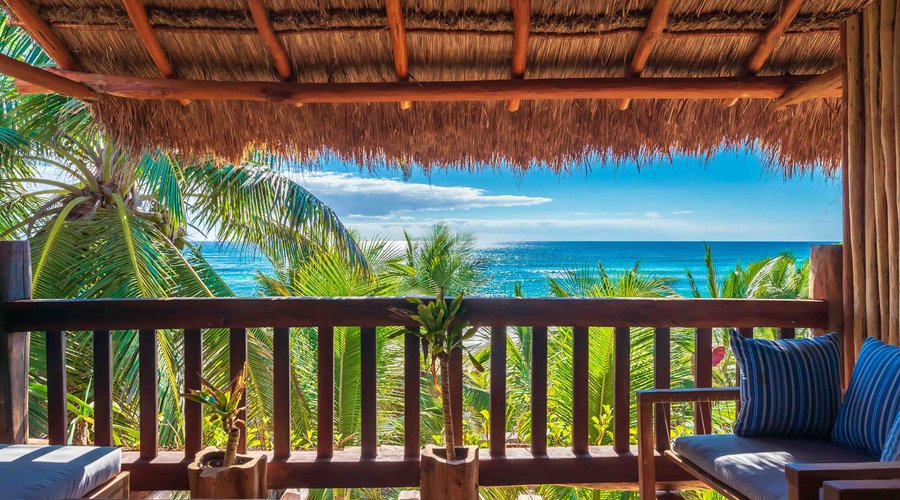 Partial Ocean View King Size Bed (Balcony)