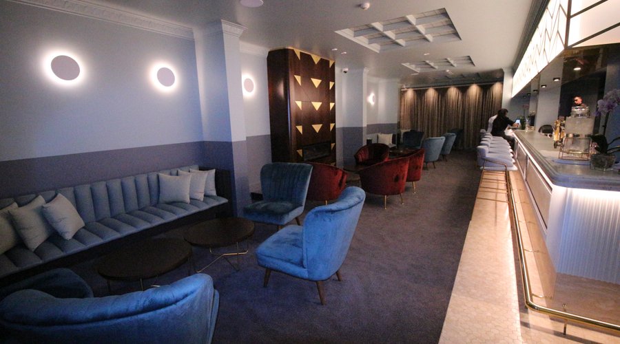 Ladies lounge and Cocktail area