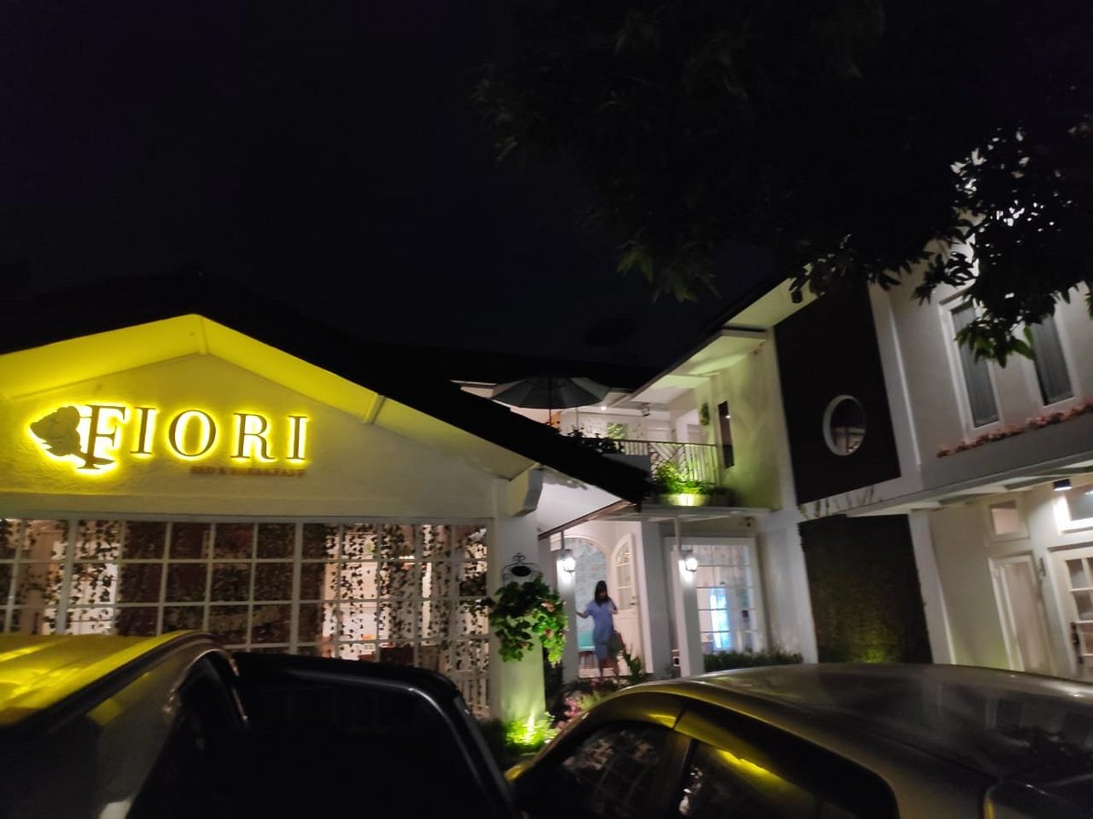 FIORI BED & BREAKFAST - Prices & B&B Reviews (Bandung, Indonesia)